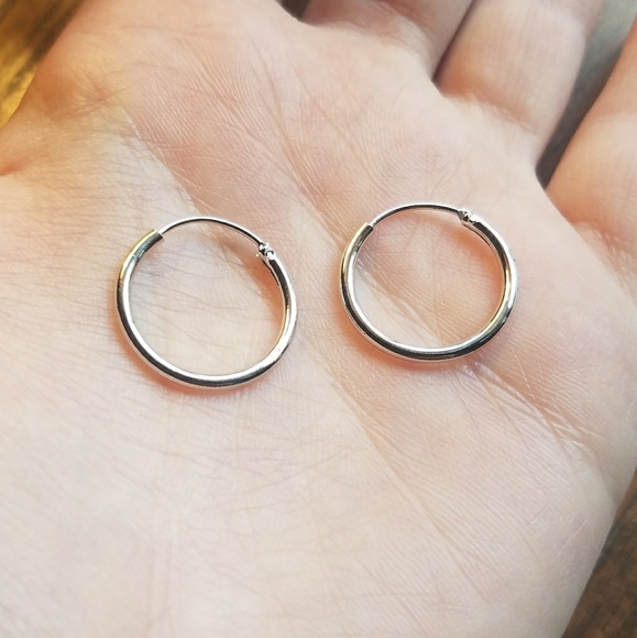 NWOT 18mm Mini Silver Hoop Earrings - Picture 5 of 8